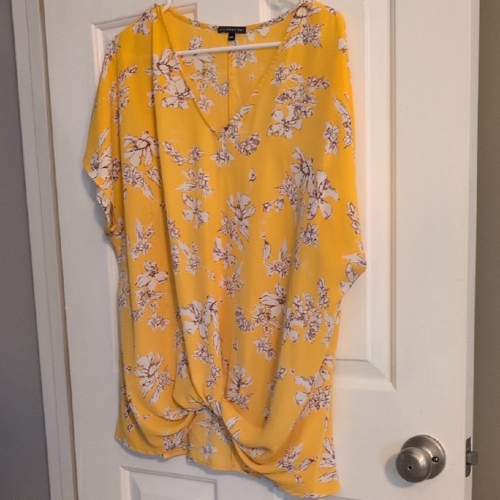 West Kei Yellow Floral Twist-Front V-Neck Tunic